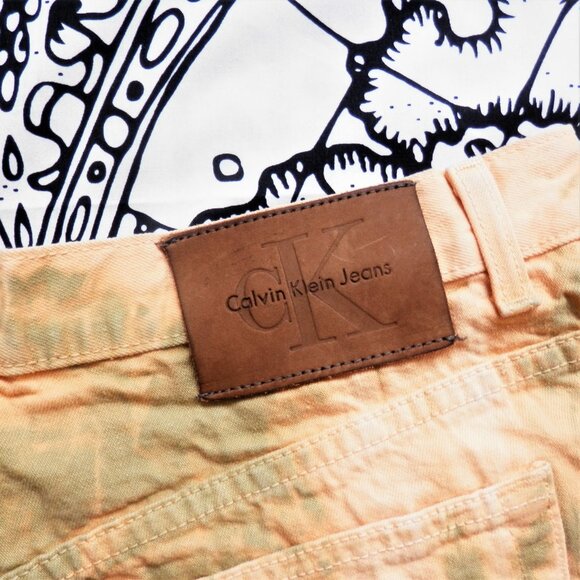 Calvin Klein || 90s Tie-Dye Denim Cut-Off High Waist Shorts - Picture 6 of 9